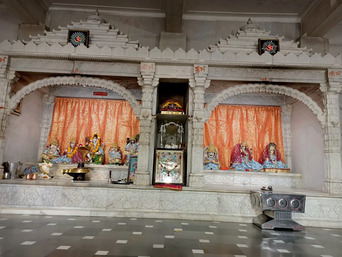 Shri Vishwa Mandaleshwar Mahadev & Sri Nakoda Bhairav Mandir