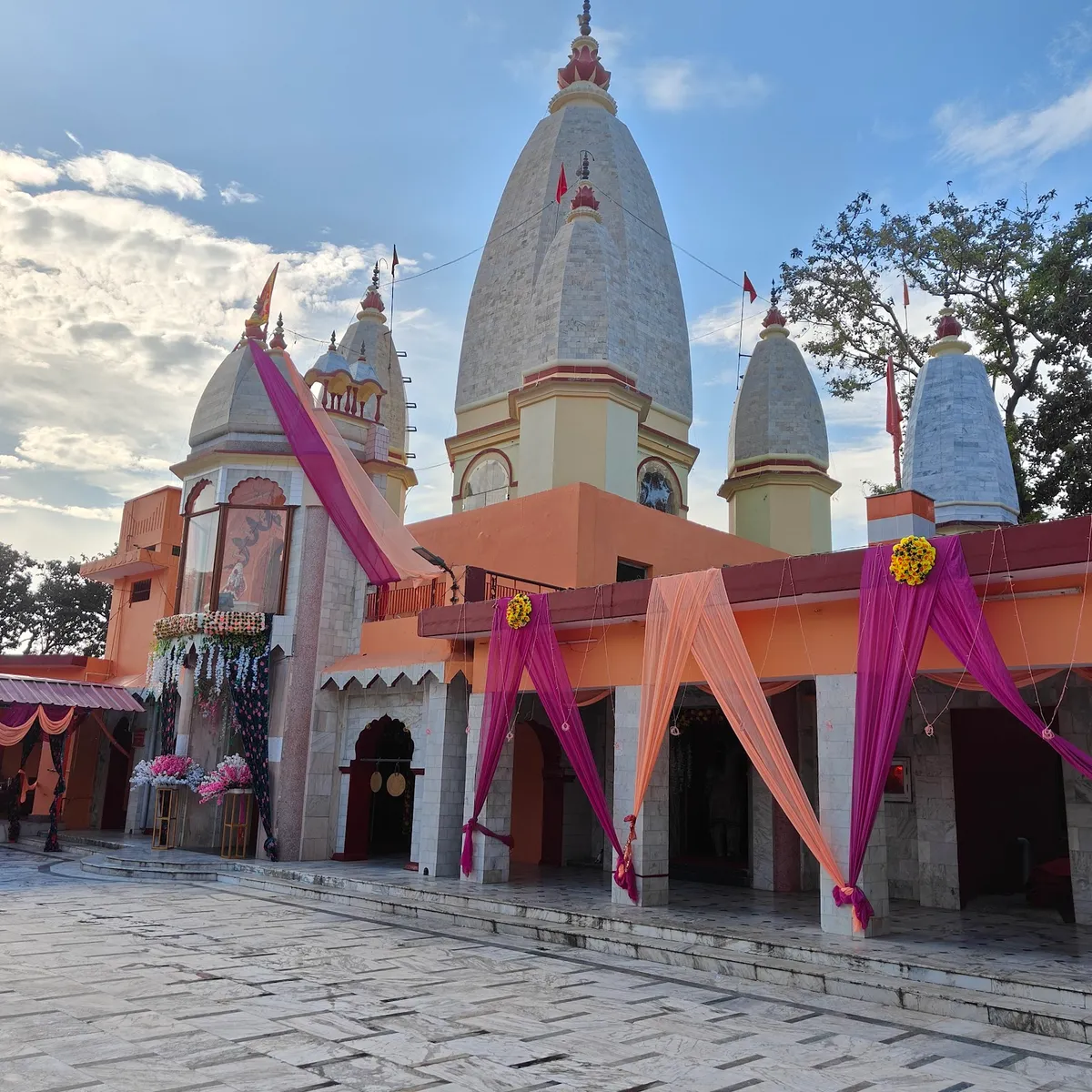 Kalisthan, Temple