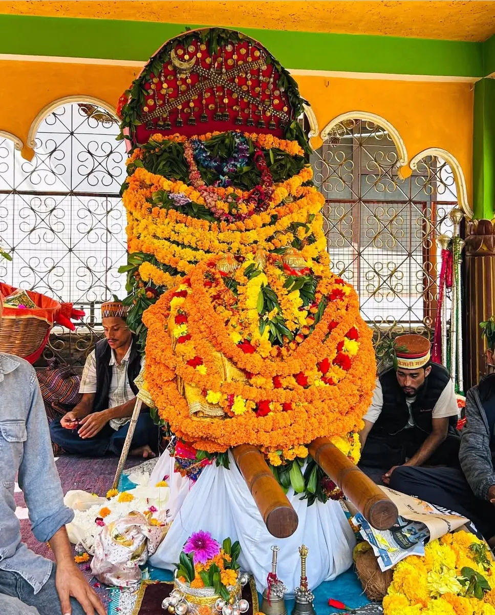 Bijli Mahadev Temple, Royal Palace