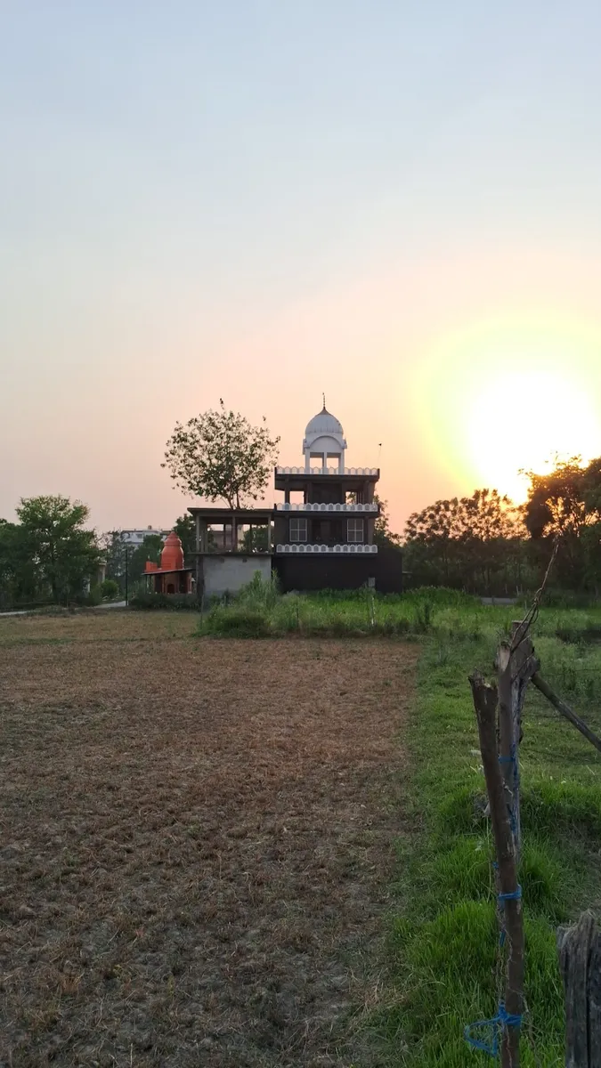 Shani Temple, Una