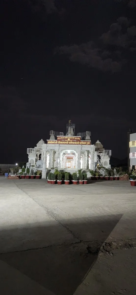 Shri Om Vijay Shanti Surishavarji Gurudev Mandir