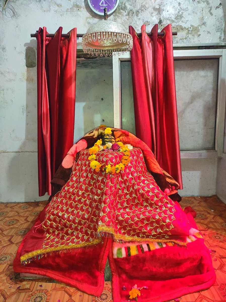 Mandir Sidh Baba Kailash Giri Ji