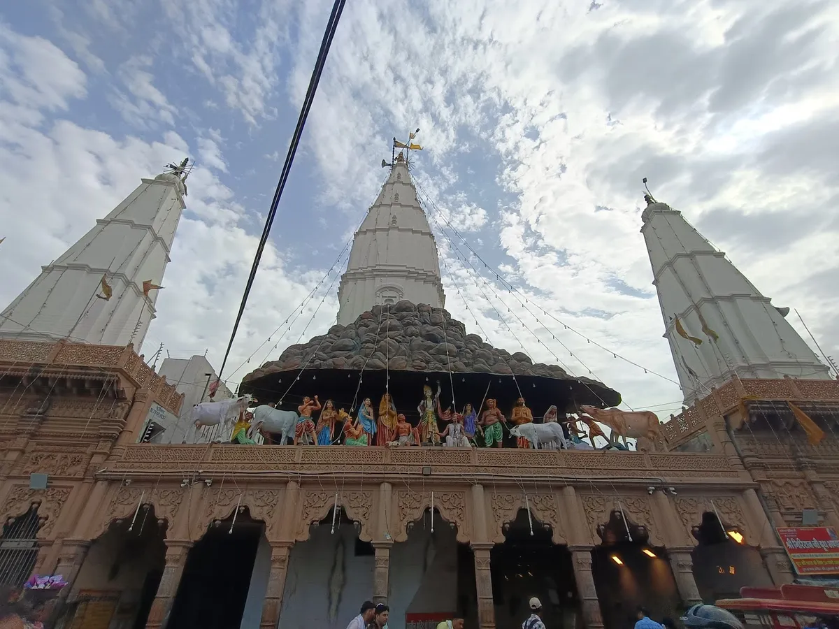 Shree Giriraj ji Maharaj Danghati mandir Goverdhan